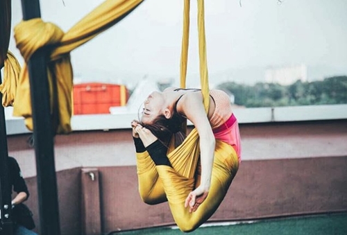 Điêu đứng vì những cô giáo yoga xinh đẹp và dẻo như bún